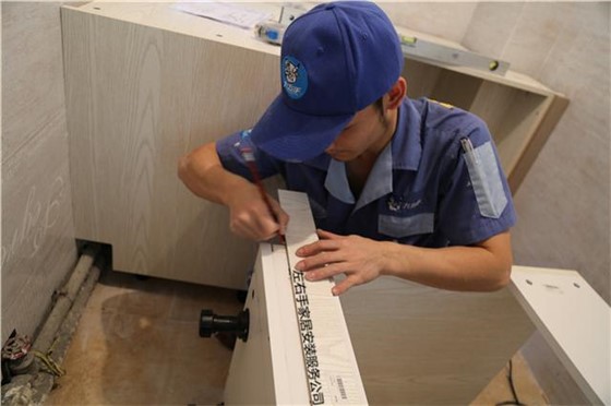 安裝櫥柜拉籃的正確步驟是這樣的！