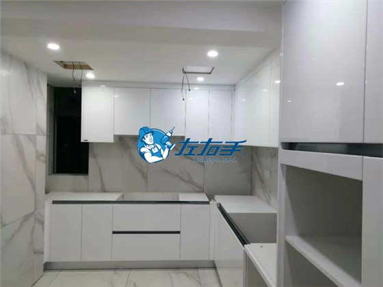 左右手櫥柜安裝、櫥柜門安裝（有水?。? /></a>
</p>
<p style=