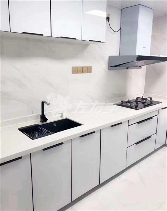 晶鋼門(mén)和亞克力哪個(gè)好