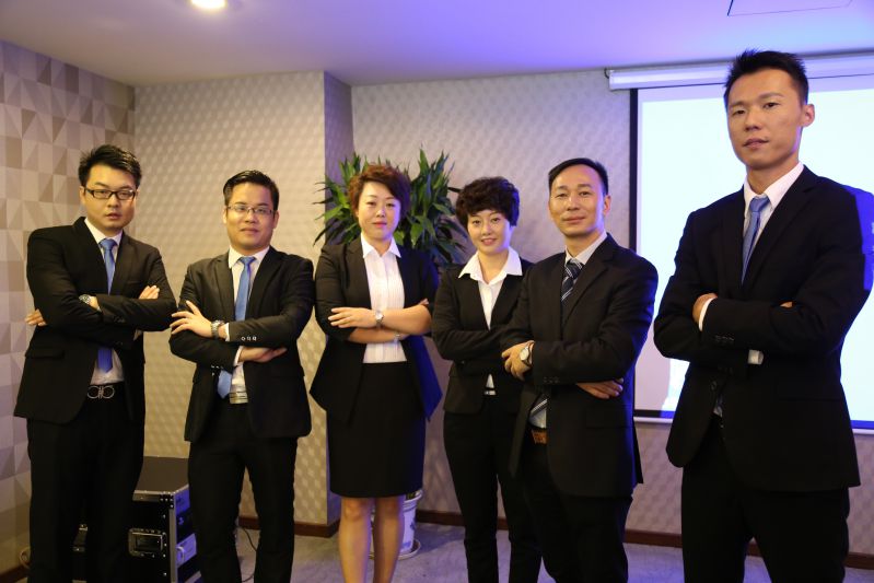 左右手家具安裝服務(wù)公司團(tuán)隊新形象