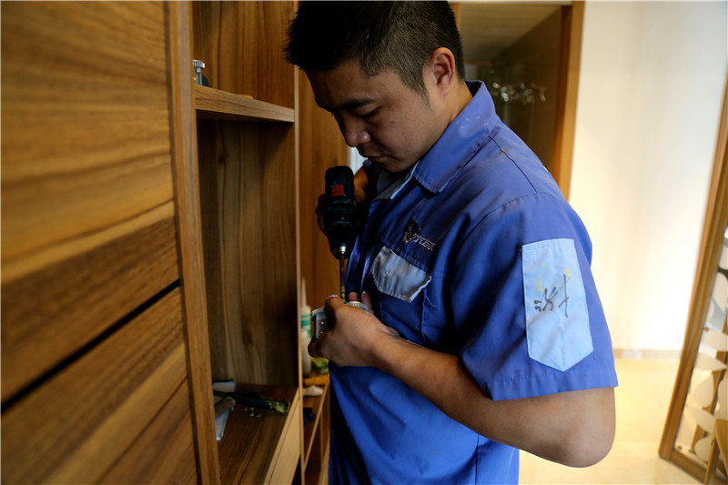 沒有太多的寒暄，馬上投入到工作中