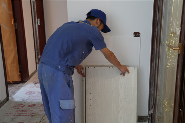 現(xiàn)場(chǎng)直擊辦公家具拆裝步驟，趕緊看過(guò)來(lái)