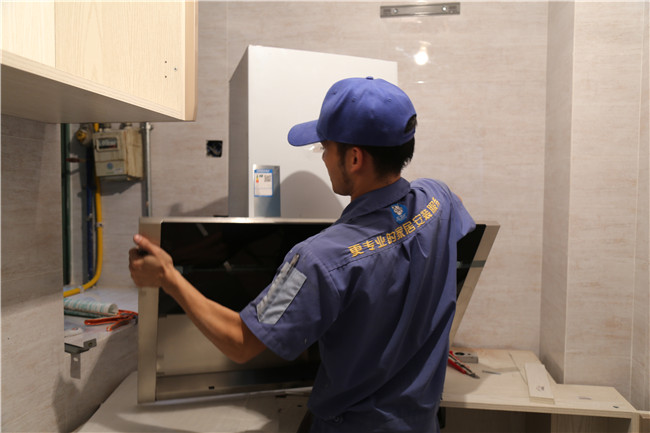 廚房裝修中，先安裝櫥柜還是油煙機(jī)？