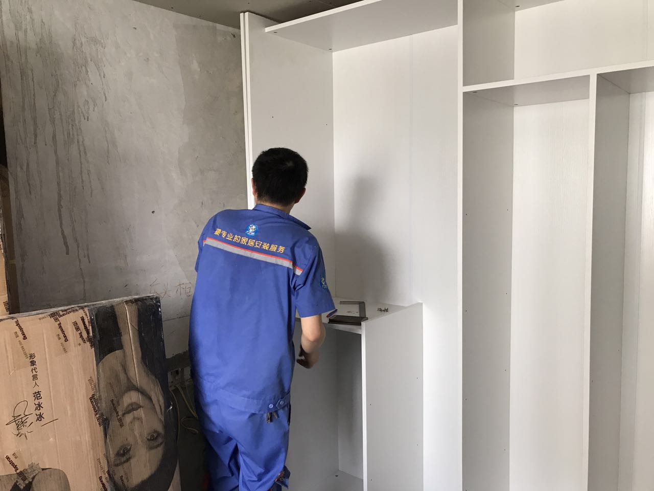 衣柜推拉門的軌道安裝難不難？看了你就知道。