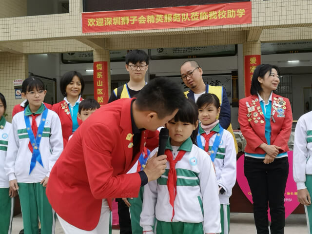 左右手創(chuàng)始人盧建華先生潮汕助學(xué)之行 - 讓愛(ài)伴隨他們成長(zhǎng)！