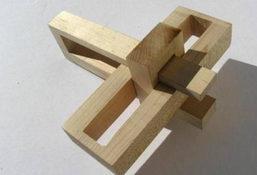 作為紅木家具的靈魂，榫卯的優(yōu)勢及保養(yǎng)維護