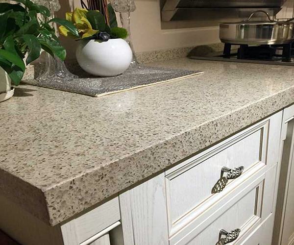 櫥柜臺(tái)面選用哪種材質(zhì)合適，如何安裝櫥柜臺(tái)面呢？