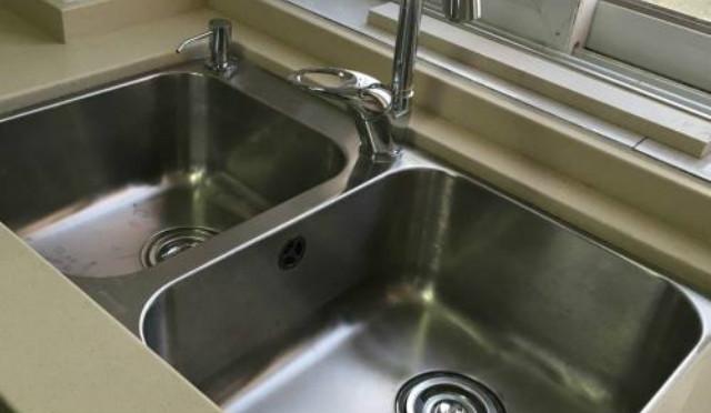 櫥柜臺下盆安裝教程，櫥柜臺下盆怎么安裝才牢固