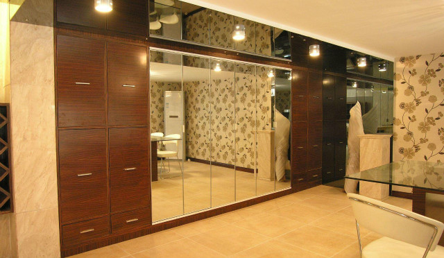 定制衣柜鏡子正確安裝流程，安裝過(guò)程分幾步進(jìn)行