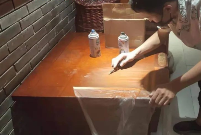 手繪標貼紙;在家具維修的過程中，一定要知道家具貼紙具有哪些特點?