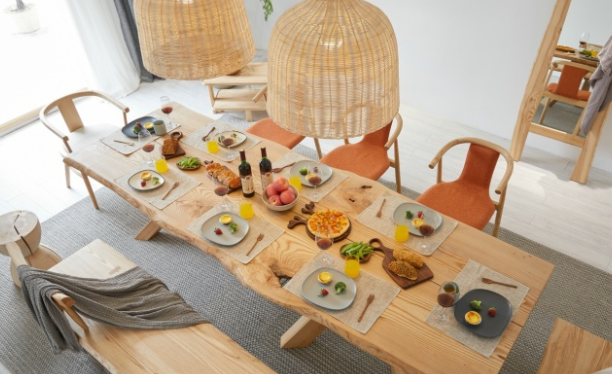 杭州居家裝修：實木家具和原木家具有區(qū)別嗎？