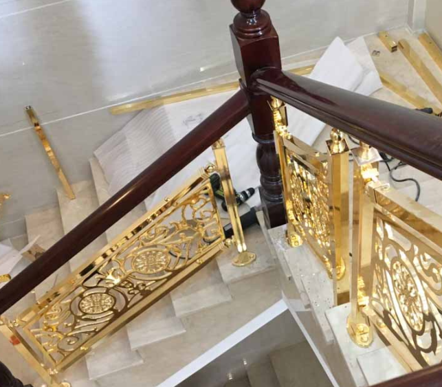無錫別墅陽光房，別墅樓梯欄桿妥善的保養(yǎng)