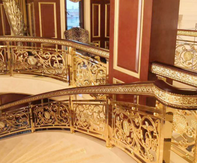 木雕花隔斷，別墅雕花樓梯欄桿要明白保養(yǎng)