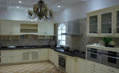 定制實(shí)木櫥柜的好處 定制實(shí)木櫥柜怎么選