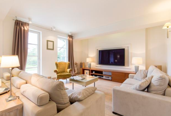 痕跡清理專家：不同材質(zhì)的沙發(fā)清理方式，讓沙發(fā)永遠(yuǎn)清新舒適