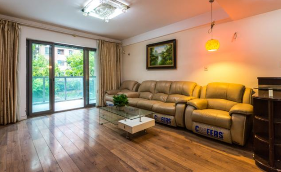 手工布藝家居：皮質(zhì)沙發(fā)不能碰，沙發(fā)要這么買!