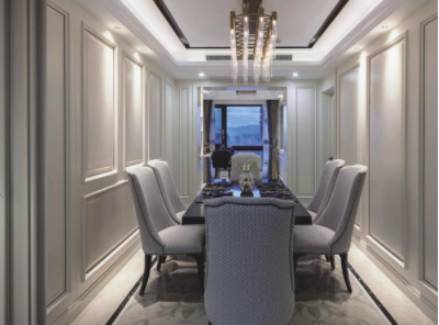 高端全屋定制家具：實木全屋定制里實木護(hù)墻板施工工藝注意事項。