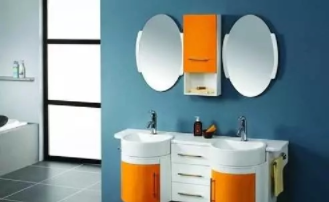 實(shí)木浴室柜定制：多層實(shí)木的櫥柜浴室柜是不是完全不能碰一點(diǎn)水？