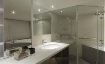 小浴室裝修效果圖，裝修沐浴房要不要做四邊走水?