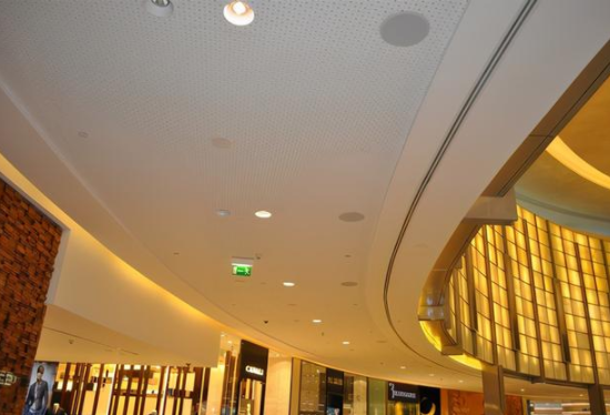 鋁扣板吊頂批發(fā)價(jià)格：硅酸鈣板吊頂好還是鋁扣板吊頂好？