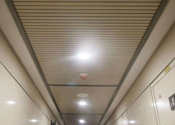 木制穿孔吸音板：吸音板吊頂做法是什么？安裝隔音吊頂注意事項(xiàng)