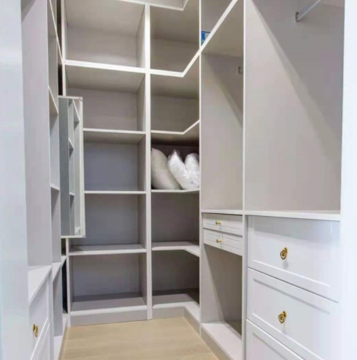 衣帽間設(shè)計圖：衣帽間的“門”怎么加？加到哪好呢？