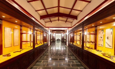 東陽(yáng)紅木家具定制：紅木家具為何名貴？古老工藝與科學(xué)流程功不可沒(méi)