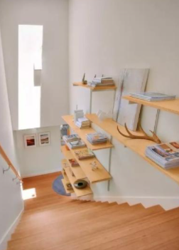 木樓梯扶手模型：家里樓梯扶手，裝實(shí)木還是不銹鋼？