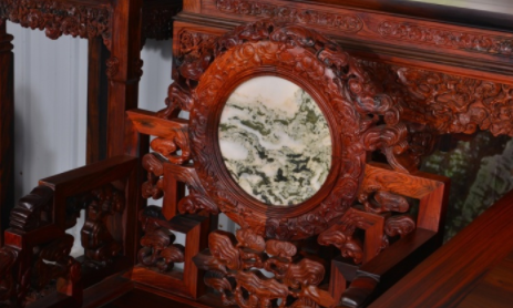 木雕工藝品圖片：紅木家具復雜的雕工，根本簡單不起來