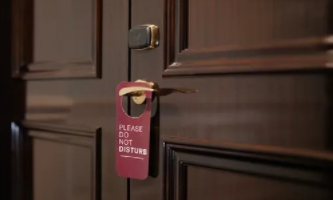 整體淋浴房安裝：浴室熱水燙傷客人事故，酒店如何引以為戒？