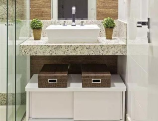 歐式實(shí)木浴室柜：衛(wèi)生間別裝浴室柜了！換成一塊板+移動(dòng)立柜，收納靈活還省地兒