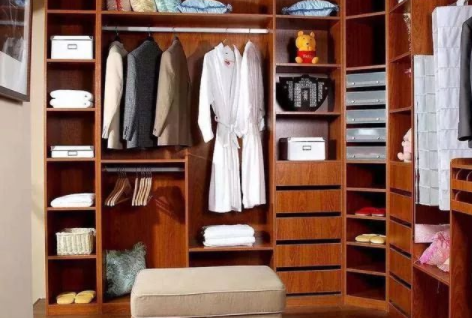 衣柜怎么選？衣柜板材哪種好？