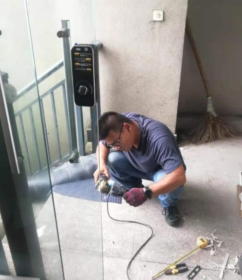 【指紋鎖安裝價(jià)格】安裝智能鎖不難，難的是現(xiàn)場(chǎng)不同情況的處理