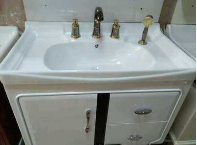 【整體浴室柜加盟】落地式浴室組合柜怎么安裝？