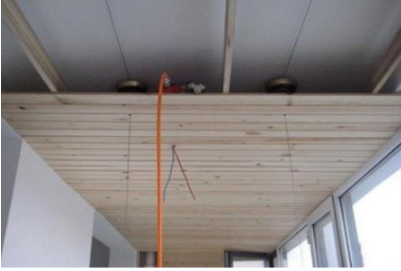 家裝過道吊頂設(shè)計(jì)：陽臺安裝有吊頂了還可以安裝晾衣架嗎？